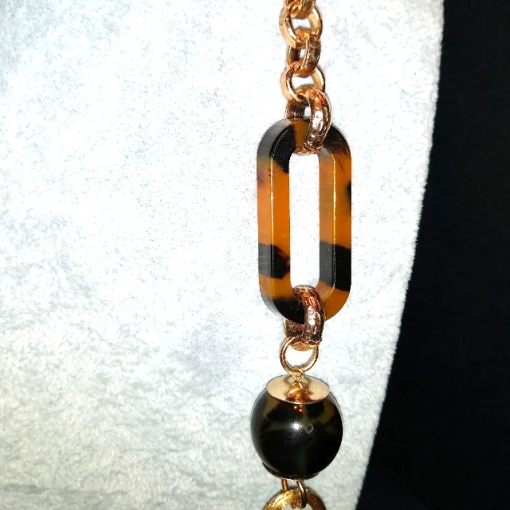 Beautiful Tortoise Shell Necklace - Picture 2 of 4